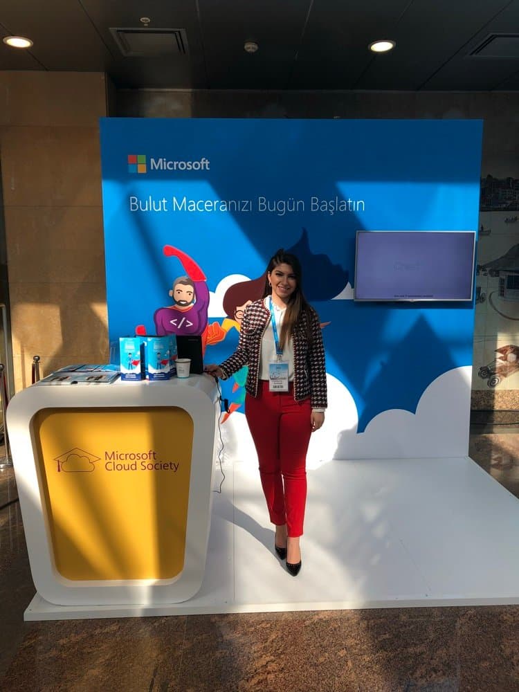 Ecem at a Microsoft Cloud Society booth